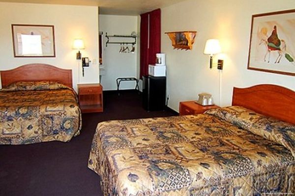 Tombstone Motel (Benson)